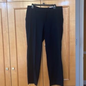 New 14P Black Nine West Mid Rise Barely Bootcut pants☘️☘️